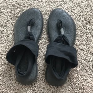 Black yoga mat sandals